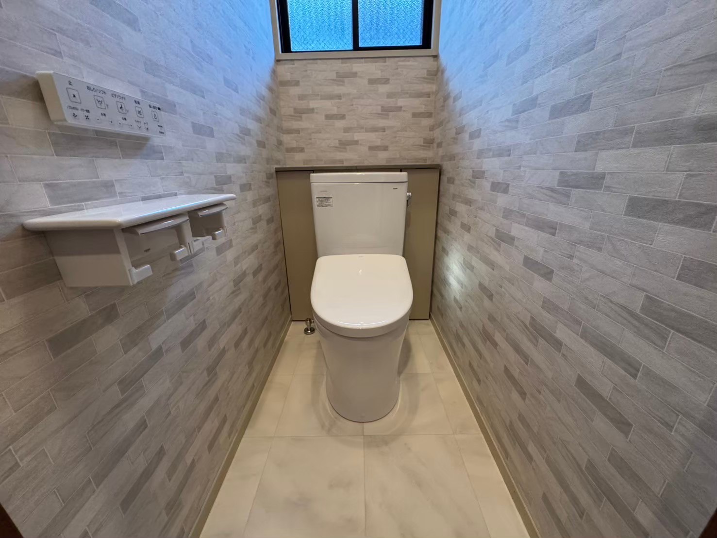 【高級感あふれる空間】神奈川県横浜市での内装込みのトイレリフォーム工事